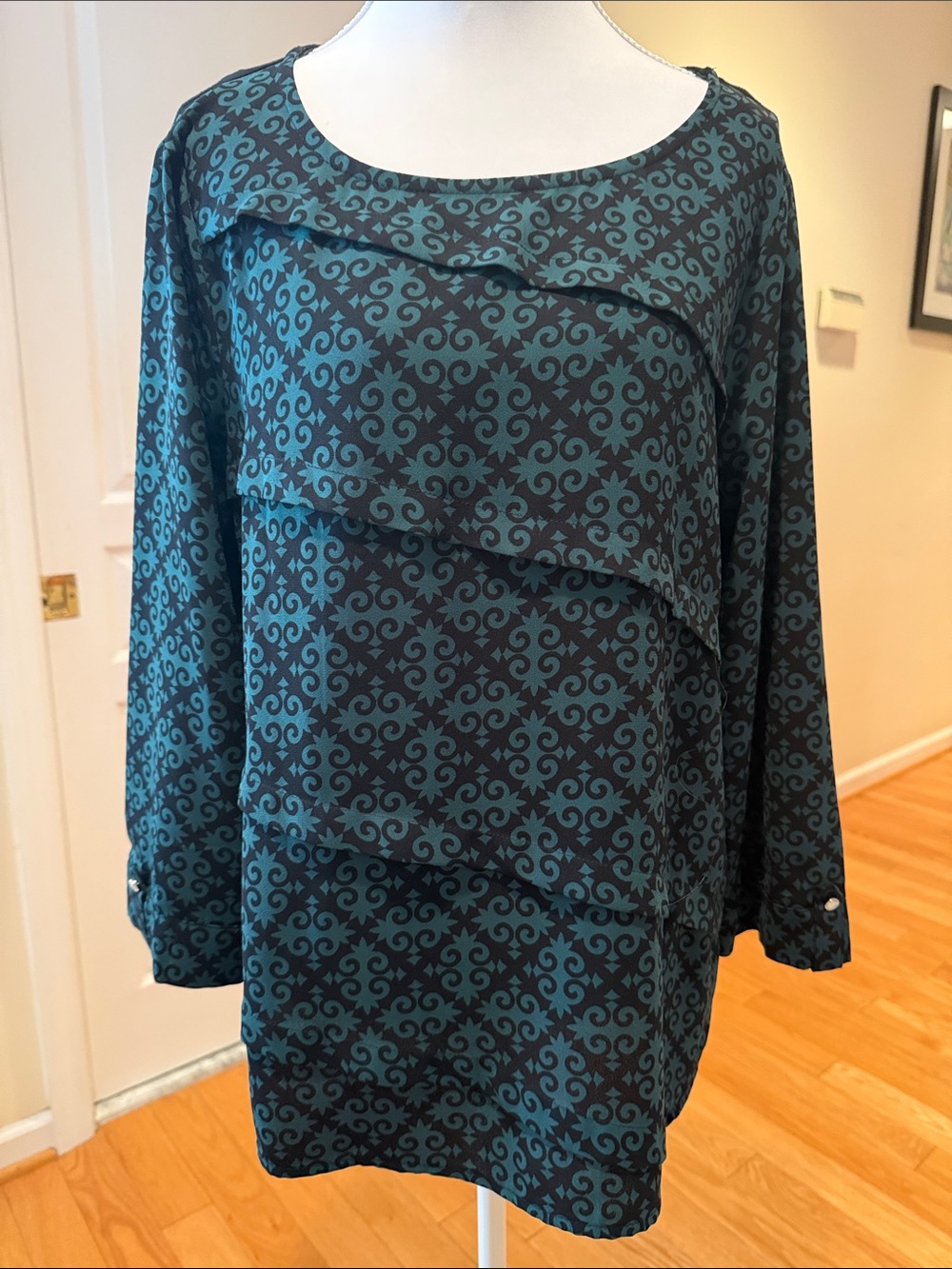 Dana Buchman Teal and Black Patterned Long-Sleeve Tee